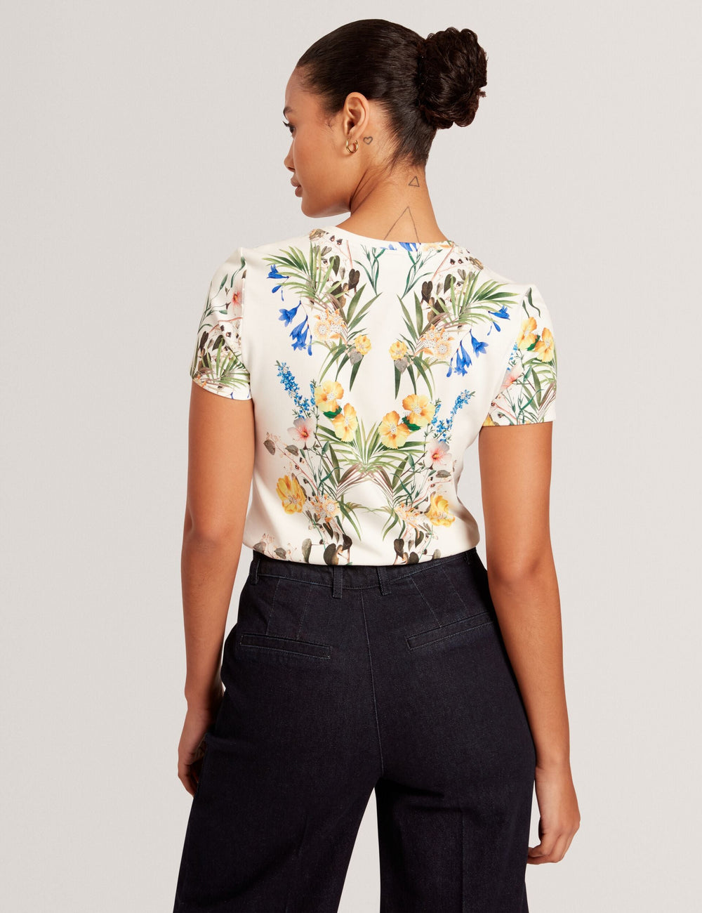 Women ALLOVER FLORAL T-SHIRT - White - Ted Baker
