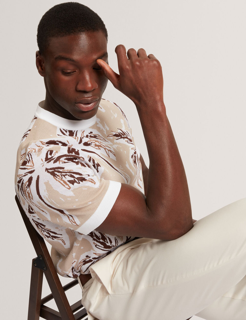 Men EZRRA - Leaf Print Knitted Crew Neck T-Shirt - Ted Baker
